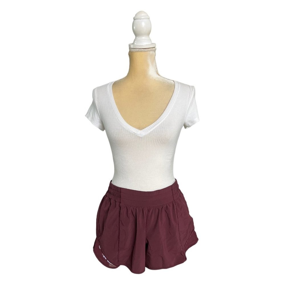 Lululemon Hotty Hot 4" Shorts in Garnet Size 8 Burgundy
